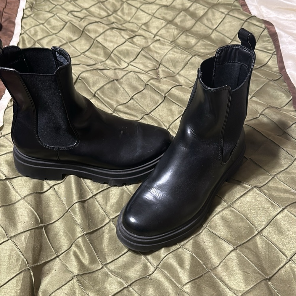 a. new day black boots - Picture 2 of 5